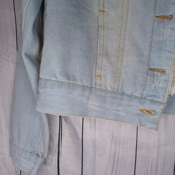 Ashley Vintage Charm Lightwash Distressed Denim Trucker Jacket Sherpa Lined - Picture 5 of 13